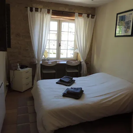 Gite Des Remparts Salignac Ferienhaus